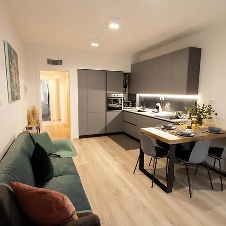 Moderno 140 Bassano Centro 아파트 *